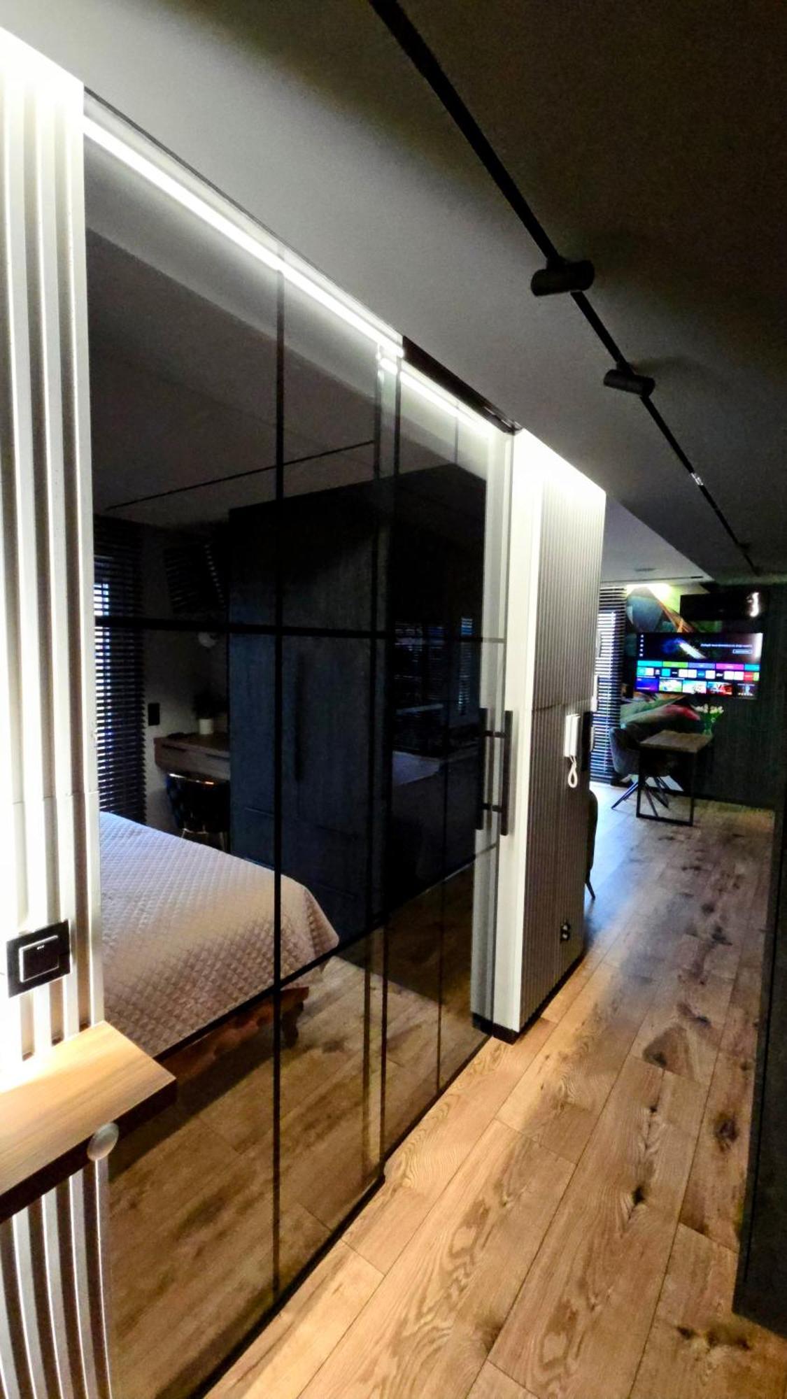 Apartament Dark Prestige New ! - Dostep 24H, Projektor , Garaz Podziemny , Klimatyzacja , Duzy Taras Kielce Exteriör bild